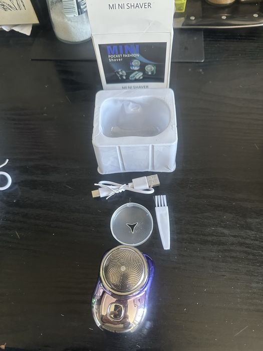 Aparat de ras barbierit Mini Shawer