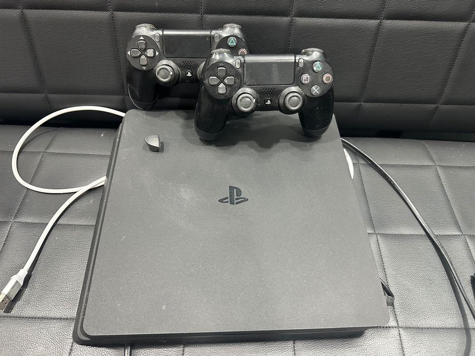 Play Station. 4.