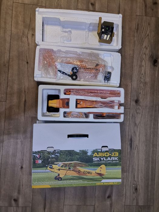 Avion cu telecomandă A160-J3 SKYLARK