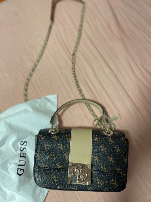 оригинална чанта на Guess