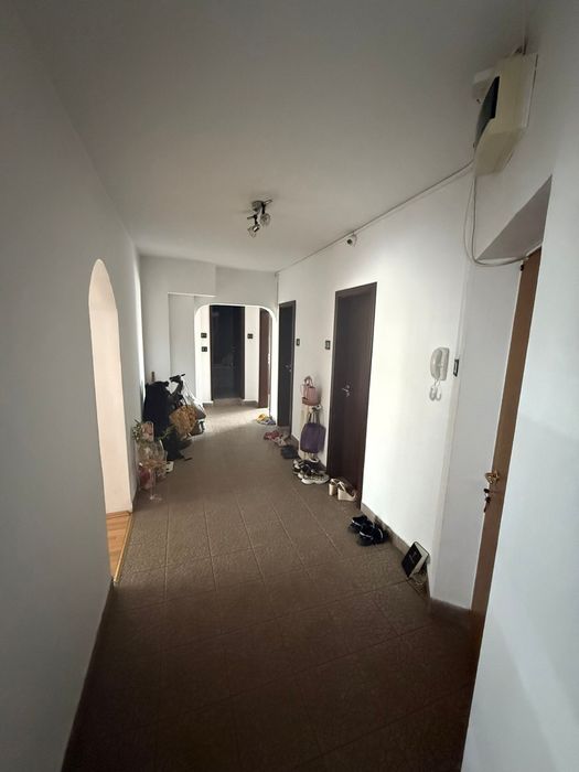 Vand apartament 3 camere deosebit pe Calea Calarasilor-direct propriet