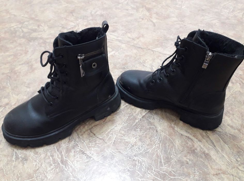 Продам ботинки для девочек подростков