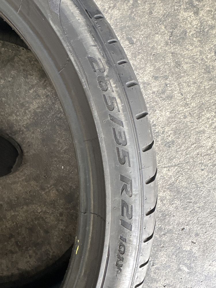 265/35/21 Pirelli