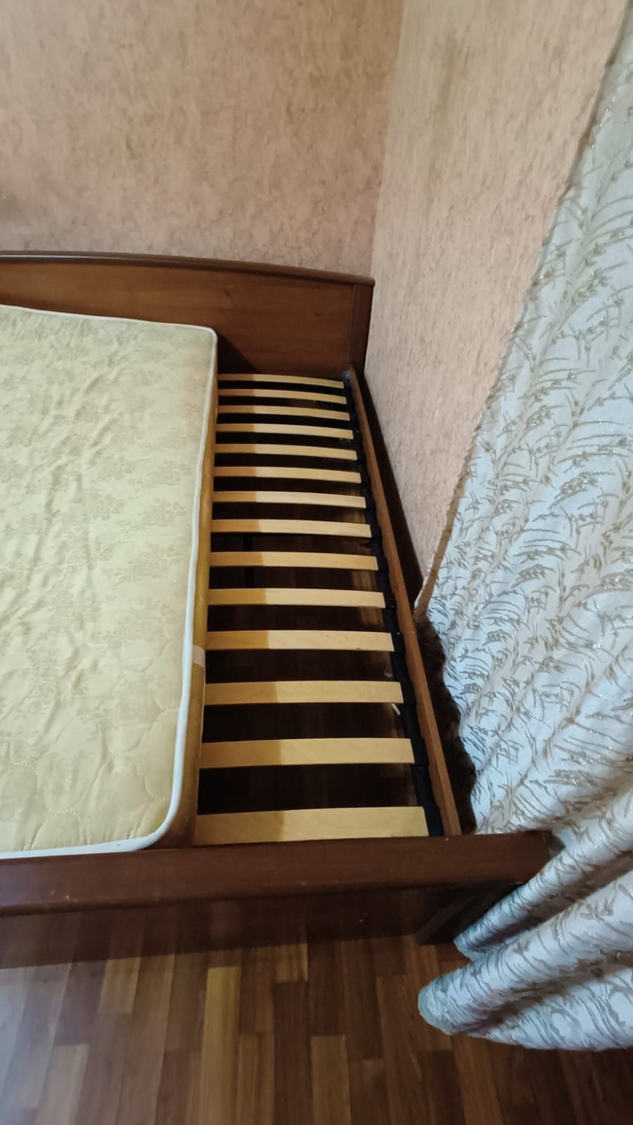 Кровать двуспалка с матрасом