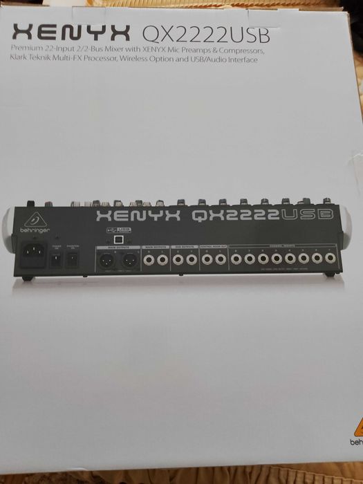 Behringer XENYX QX2222 USB 22 канален миксер.