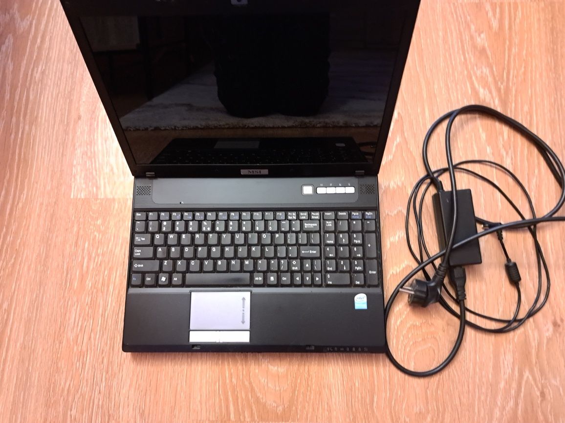 Лаптоп MSI  модел 6877