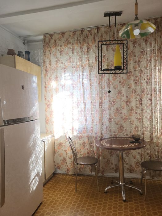 Дом рядом со станцией метро