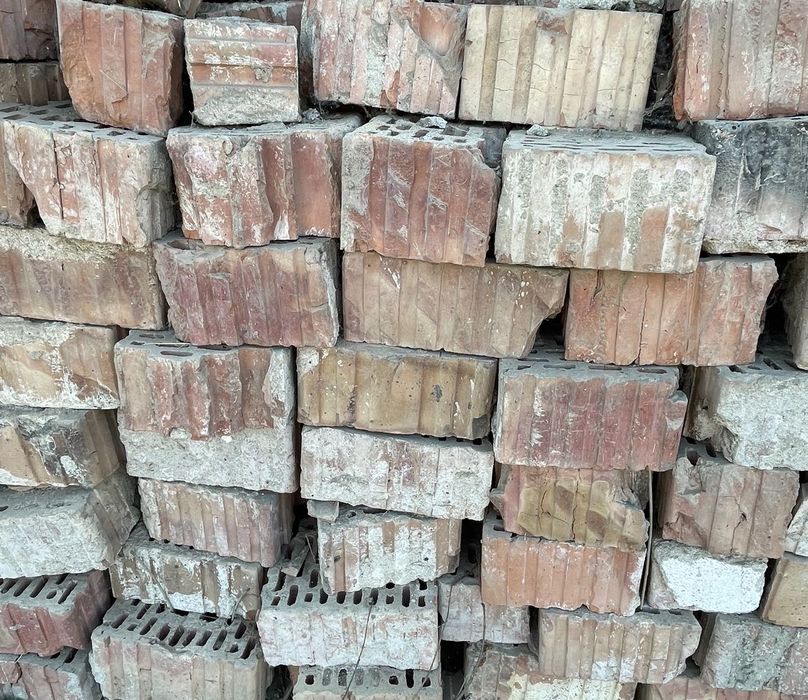 Vând cărămizii 30cm x20cm x13cm