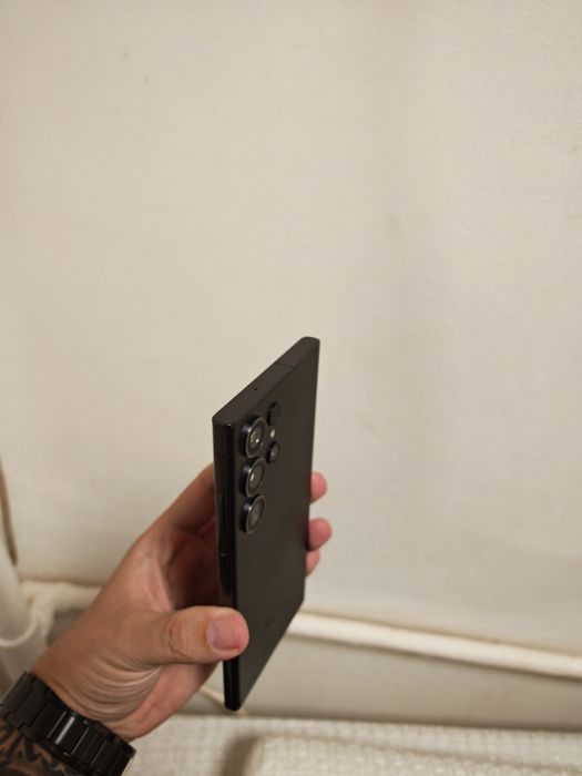 Vând sau schimb Samsung S23 Ultra Black 256GB Stare foarte buna