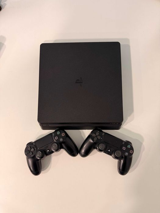 PS4 1000GB с два джойстика