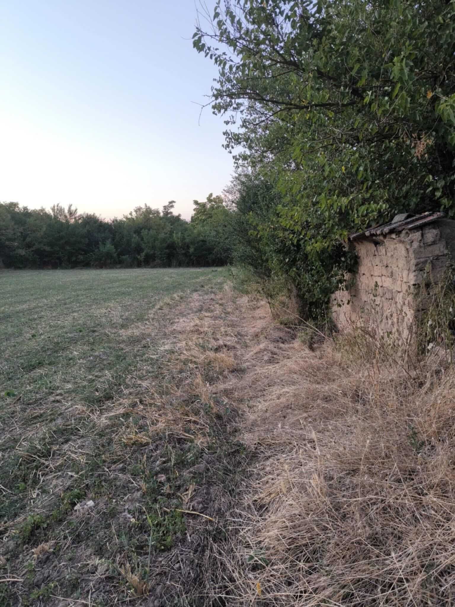 Якимово – Парцел / УПИ  в регулация с къща, ток, вода и ограда