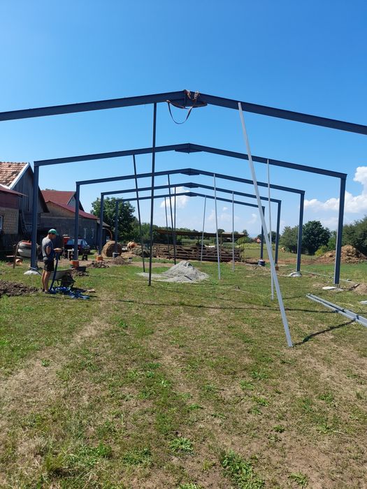 Producem orice tip de structuri metalice hale ex: 
-spații comerciale