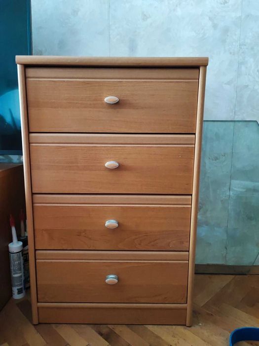 Комод- шкафове и лавици за стена