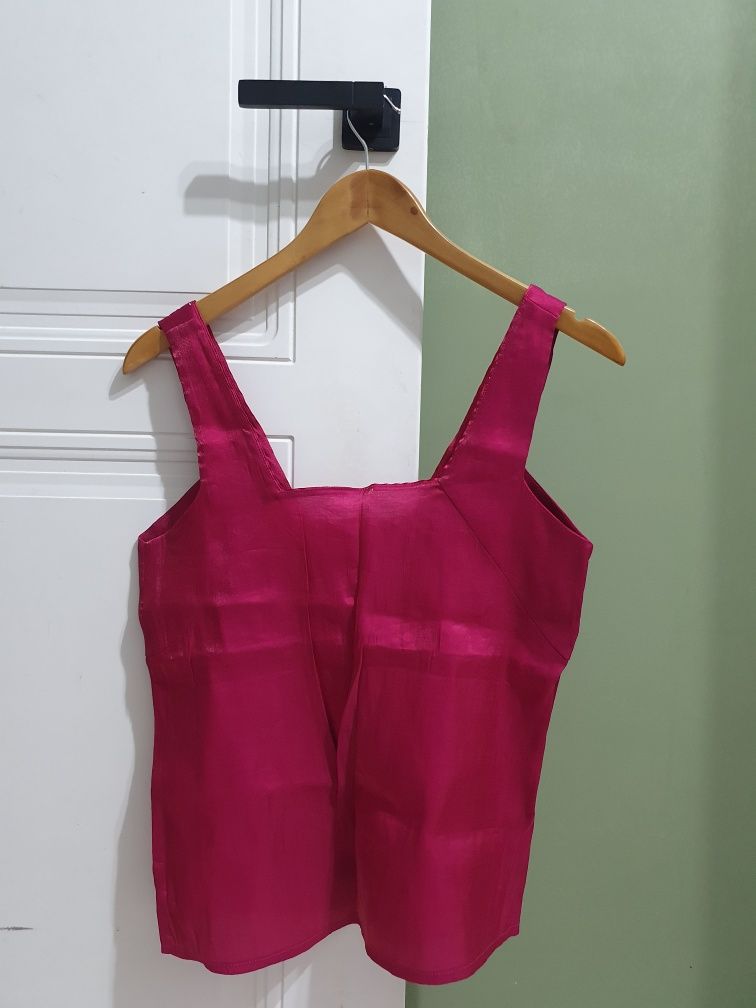 Маечки каждая по 1500,Massimo Dutti,Zara и т.д.