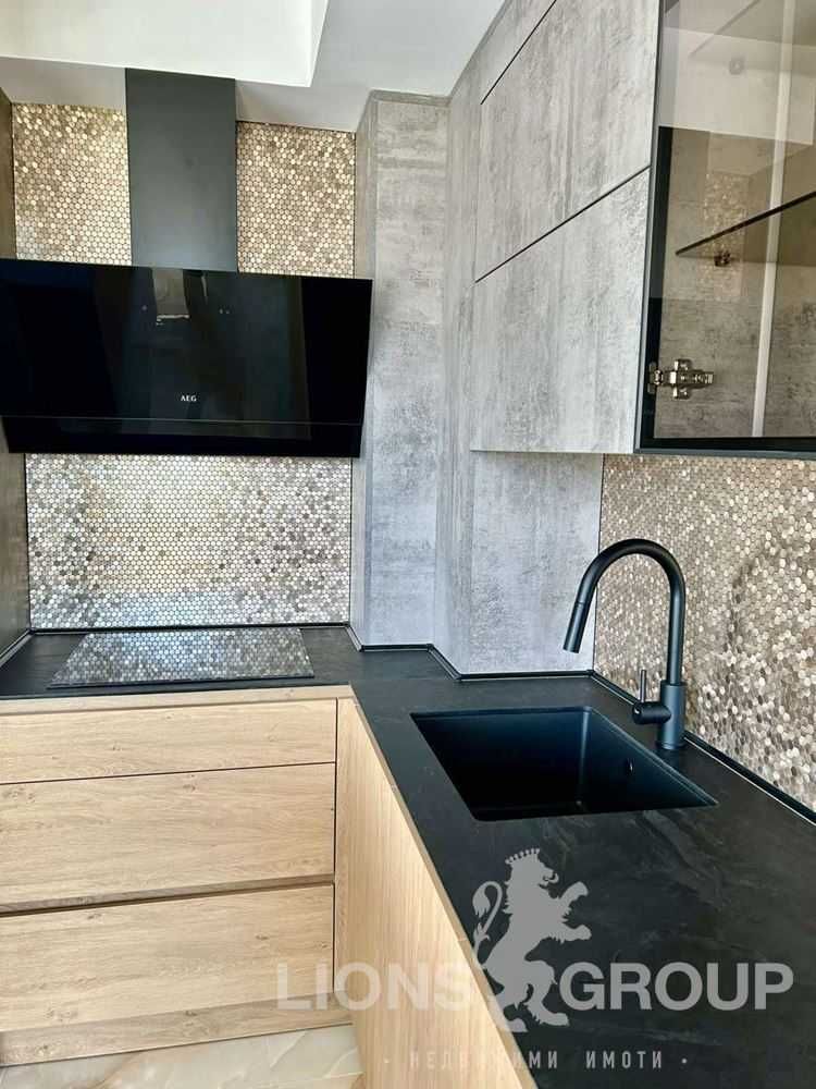Дава се под наем Тристаен апартамент в Варна, Бриз - 110 кв.м за 1300 € - Снимка #3