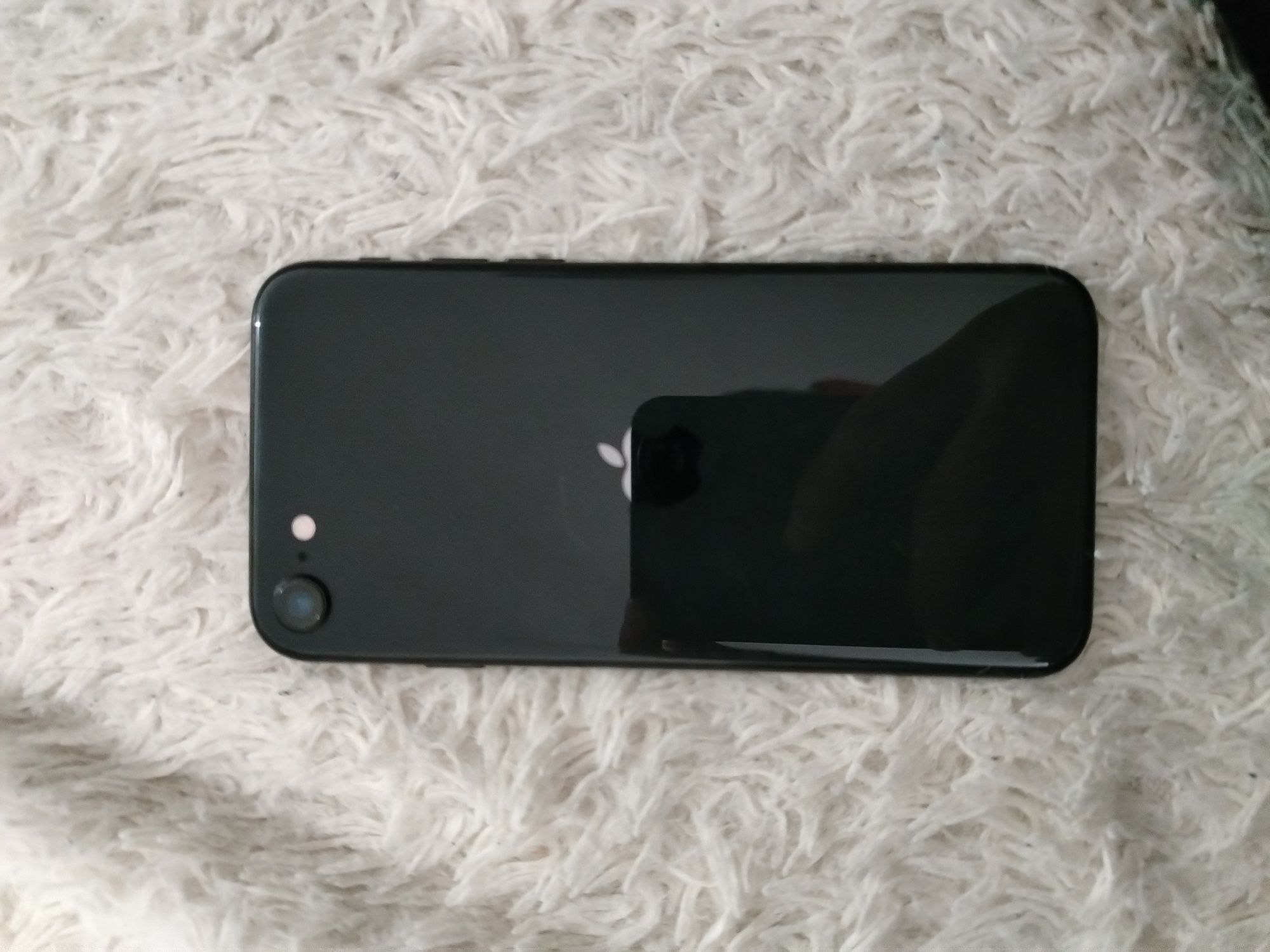 IPhone se2020 в хорошем состояние