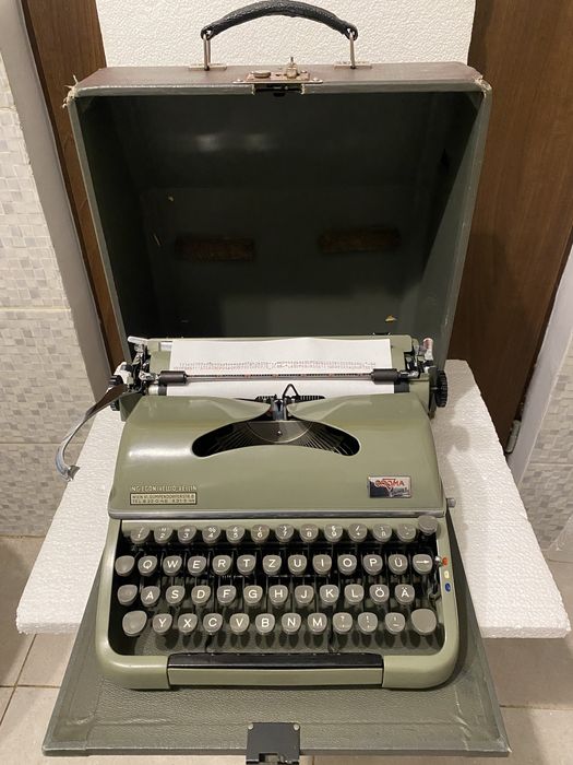 Masina de scris groma T