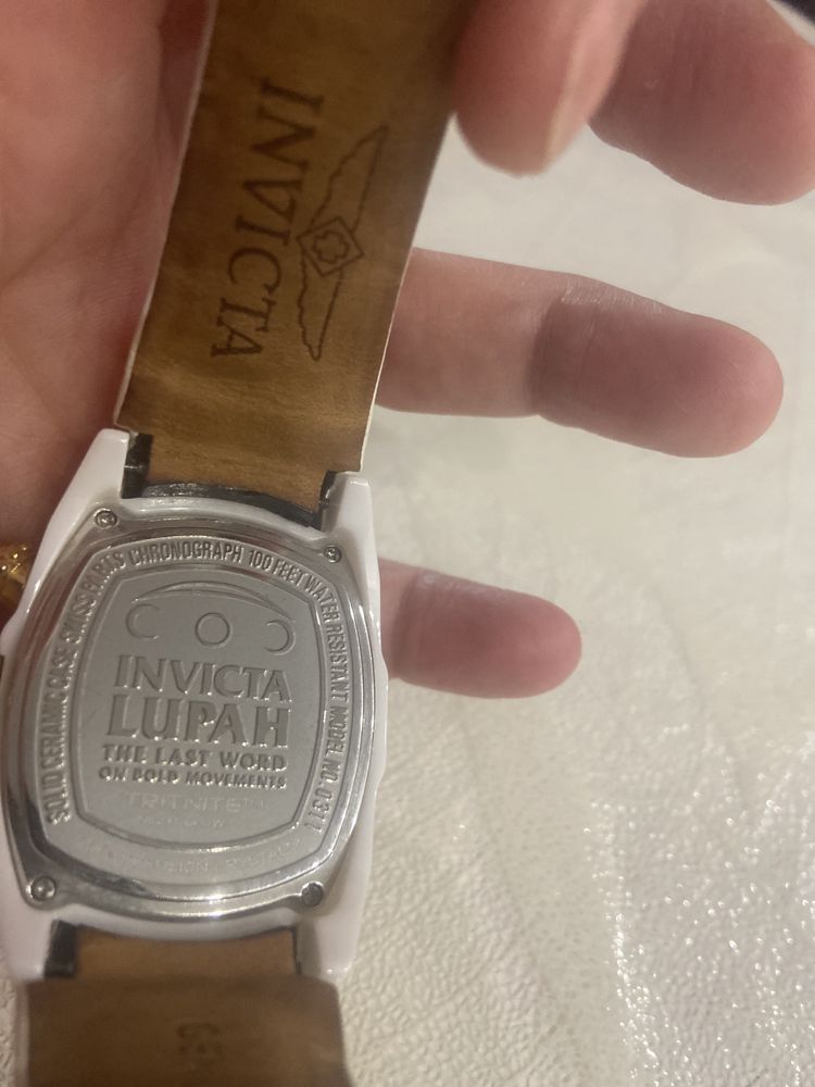 Часы invicta