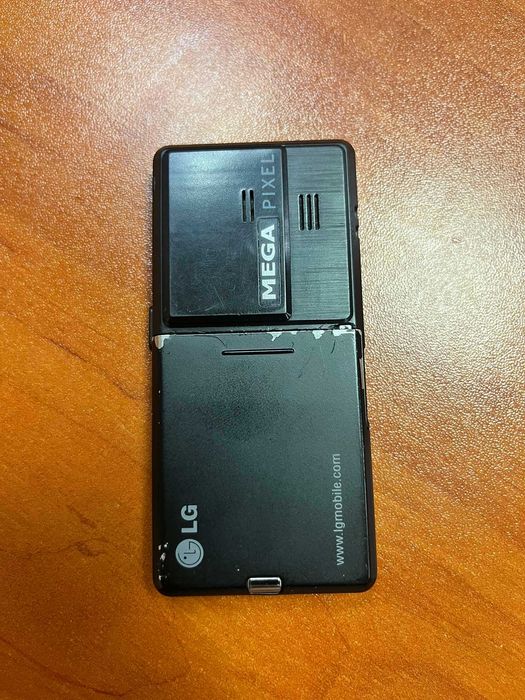 Телефон LG KG320