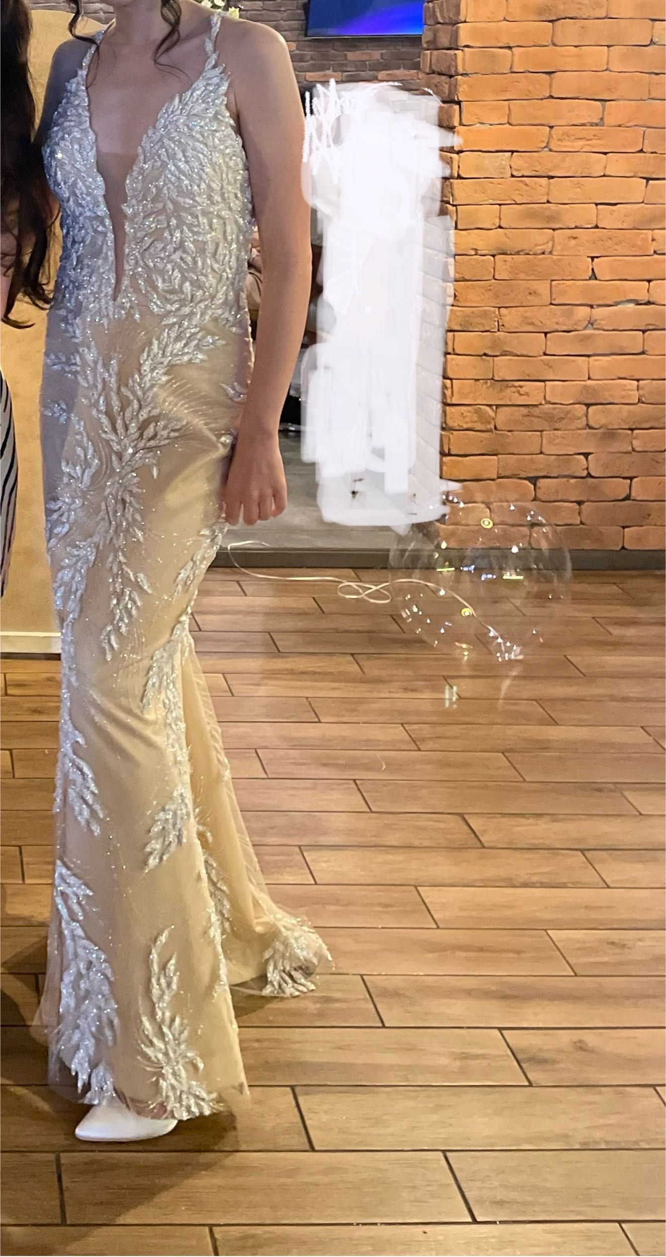 Официална рокля.