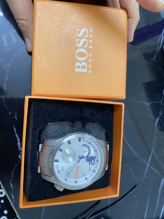 Hugo boss orginal yengi ishlatilmagan sotiladi