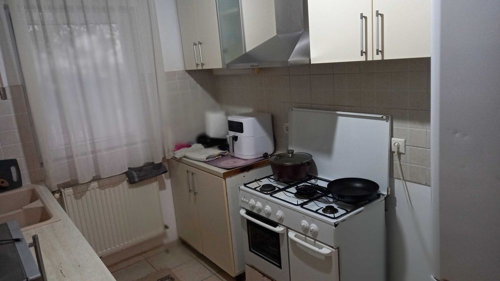 Închiriez apartament semidecomandate