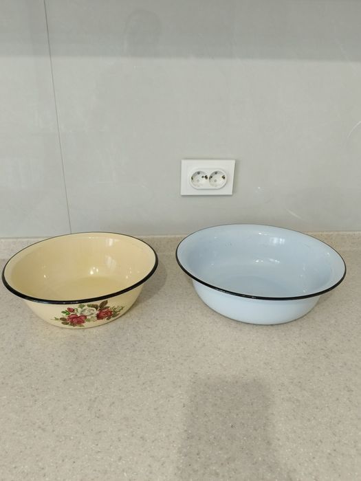 Продам миски эмалированные разные,отличном состоянии