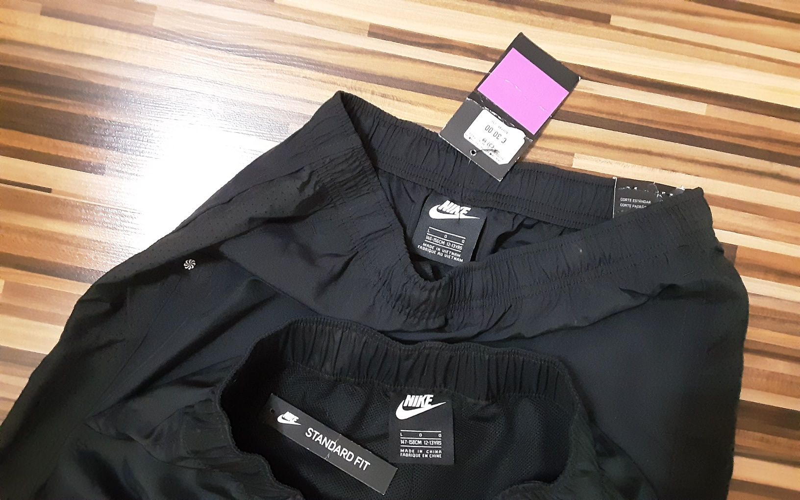 (L 147-158) NIKE оригинални тениски(35лв) къси нови панталони (39лв)