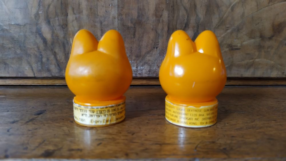 Продавам 2бр Гарфилд, кутийки от дъвки.