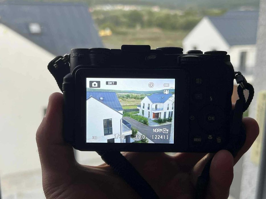 Aparat foto digital Nikon Coolpix P7700 cu incarcator si 2 acumulatori