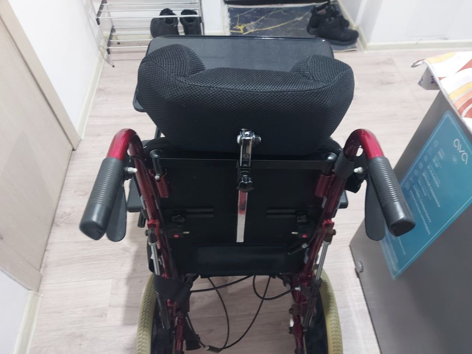 Продам инвалидную коляску