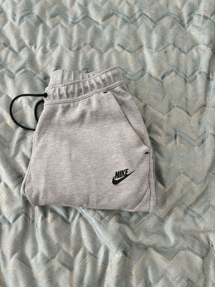 Nike tech fleece.ПРОДАВАМ И горнища