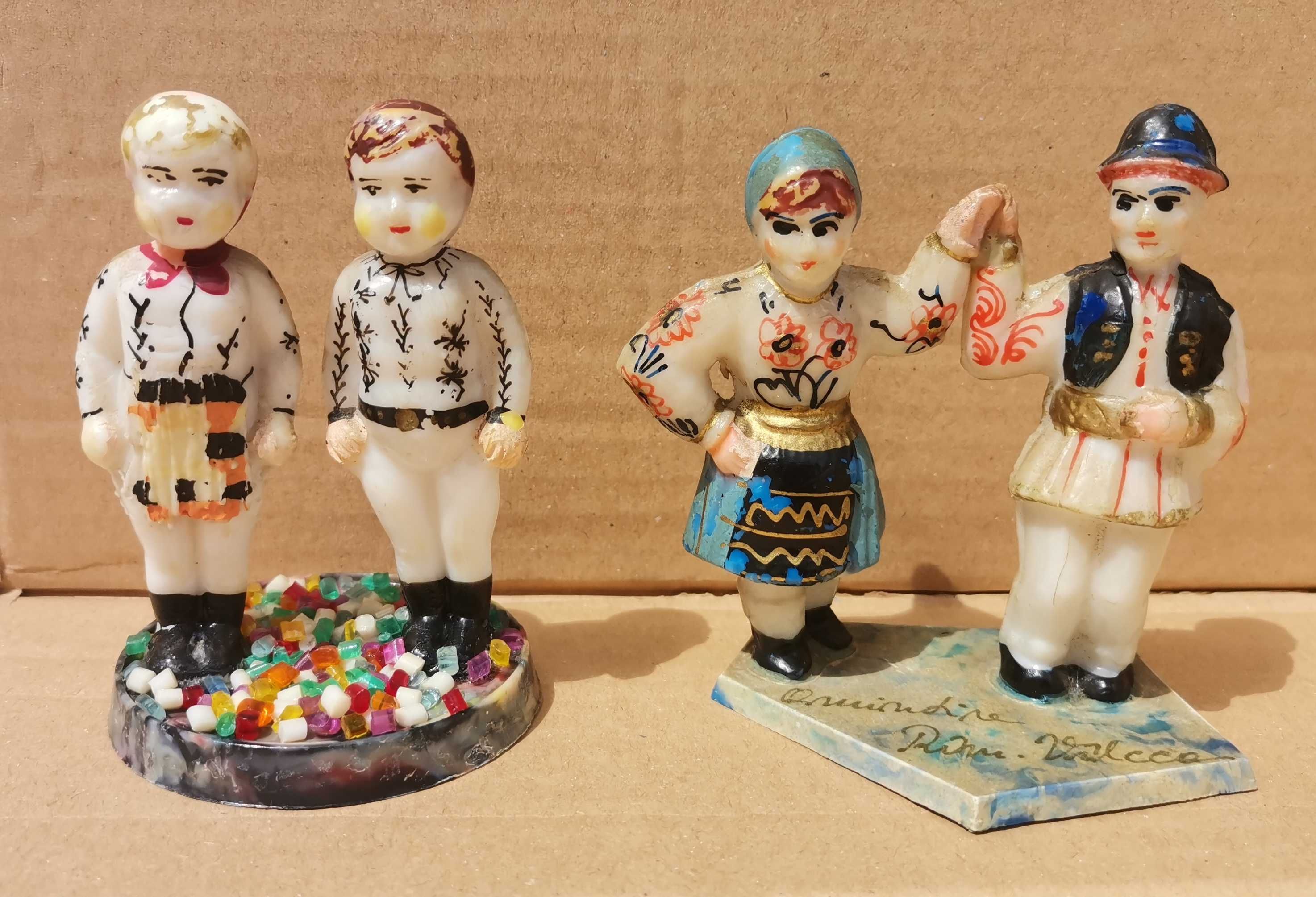 2 perechi figurine păpuși plastic Port Popular România anii 70