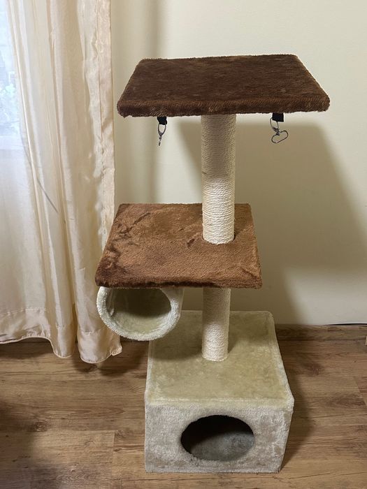 Ansamblu de joaca pentru pisici.