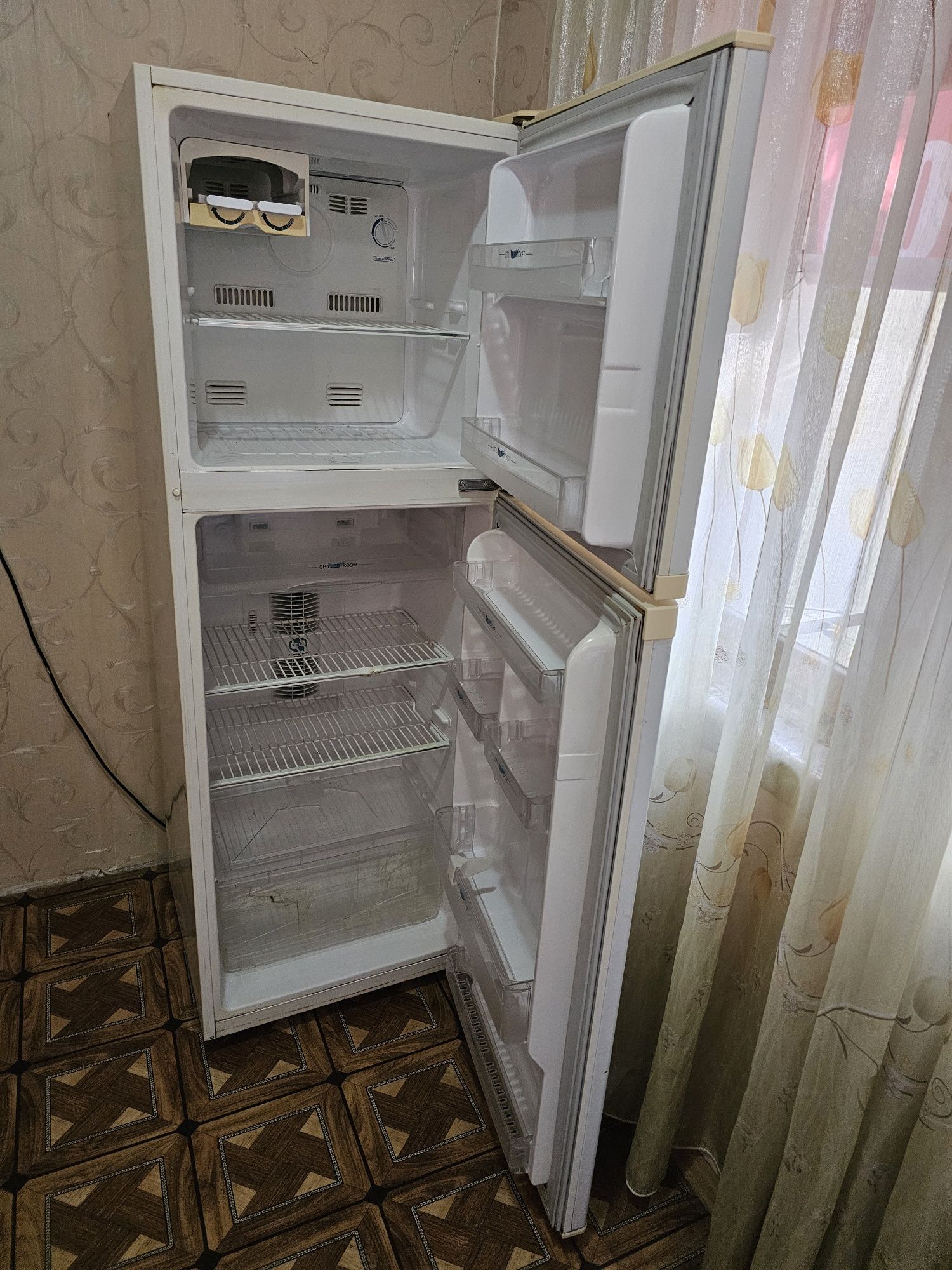Срочно продам холодильник Samsung полный в рабочем состояние