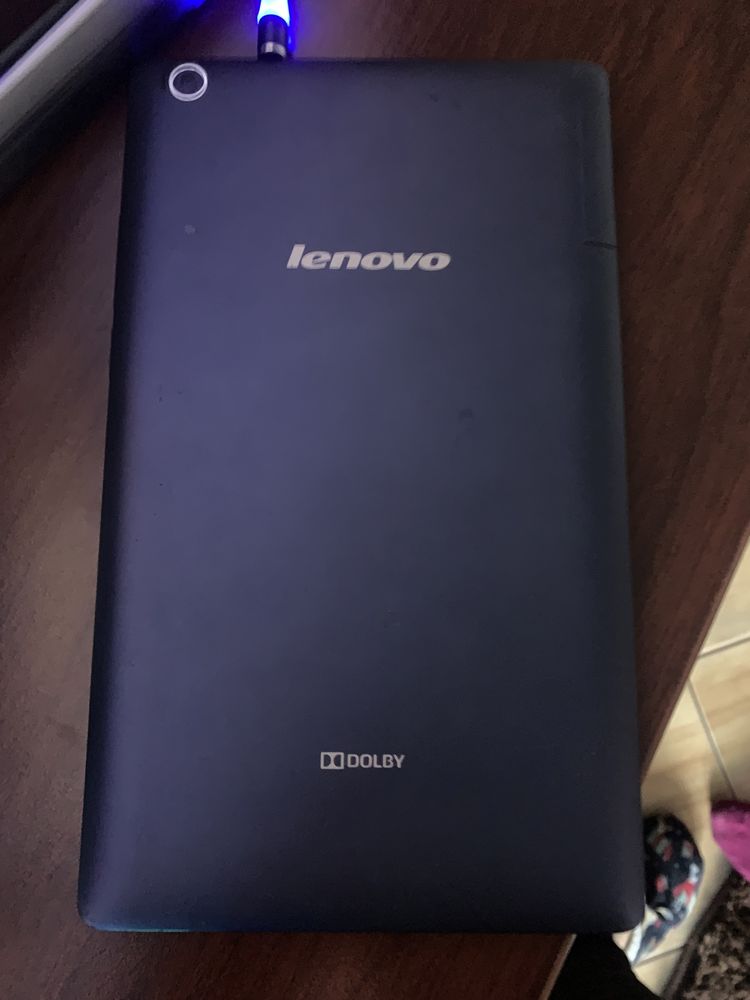 Vând tableta aproape noua Lenovo