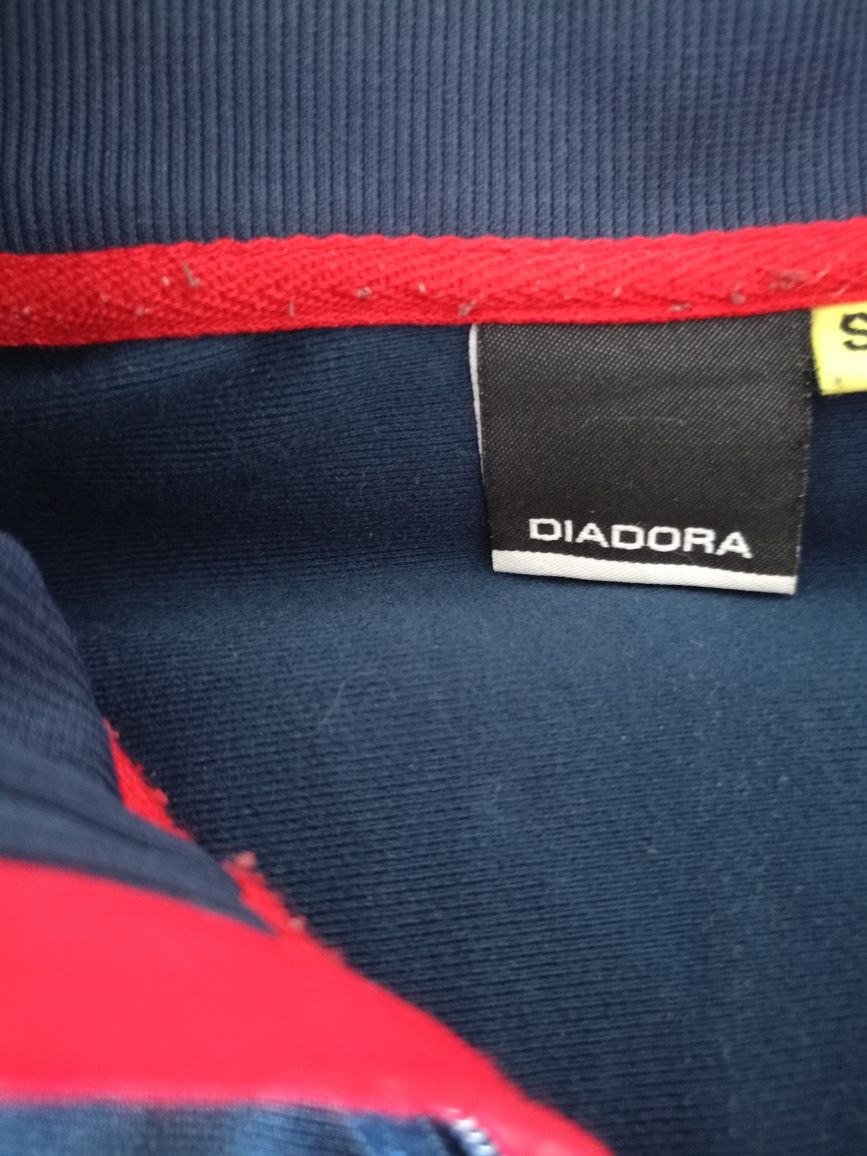 Vând bluza sport Diadora,nou , produs de calitate superioara.