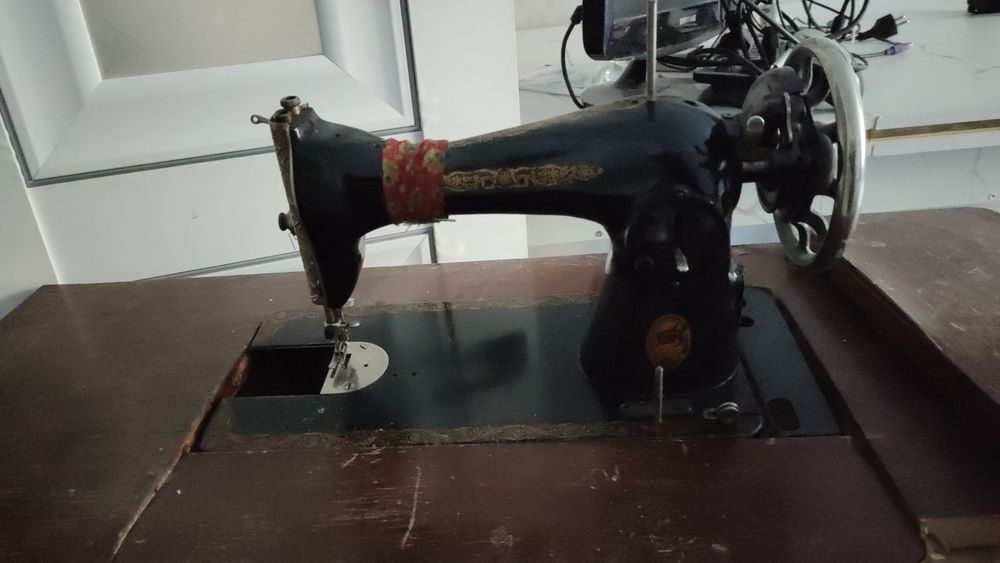 Продам швейную машину