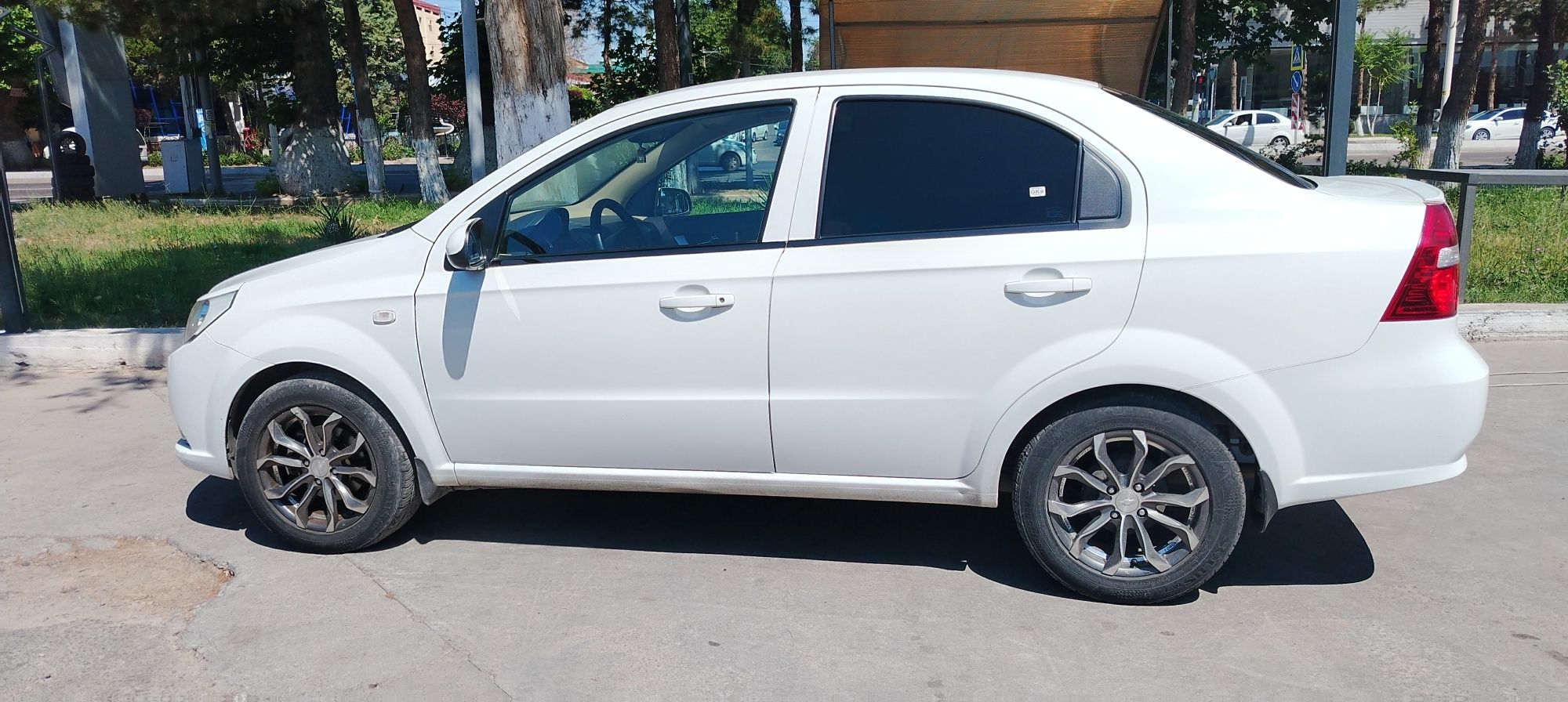 Chevrolet Nexia 3 Avtomat. Бежевый салон.