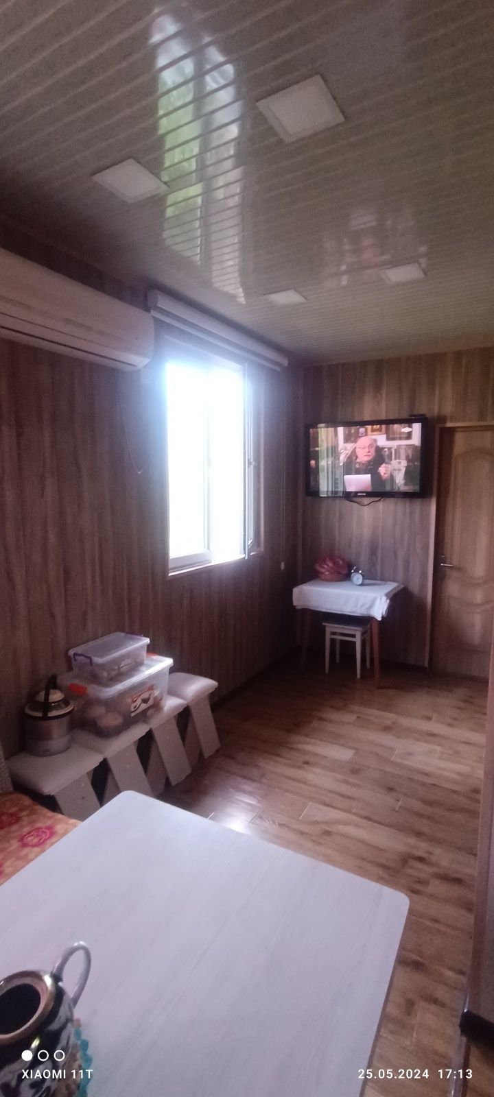 Продаётся 4 ком. квартира, 77 серия, 4 этаж 4 эт.дома. Паркент. базар.