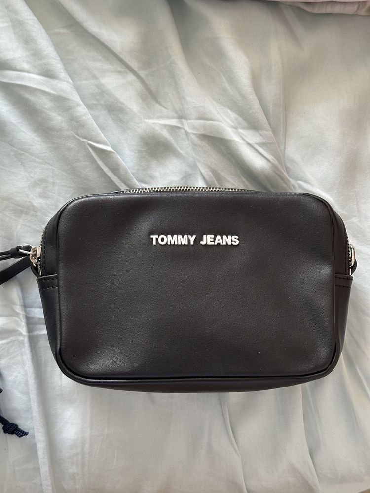 Продам сумку Tommy Jeans оригинал