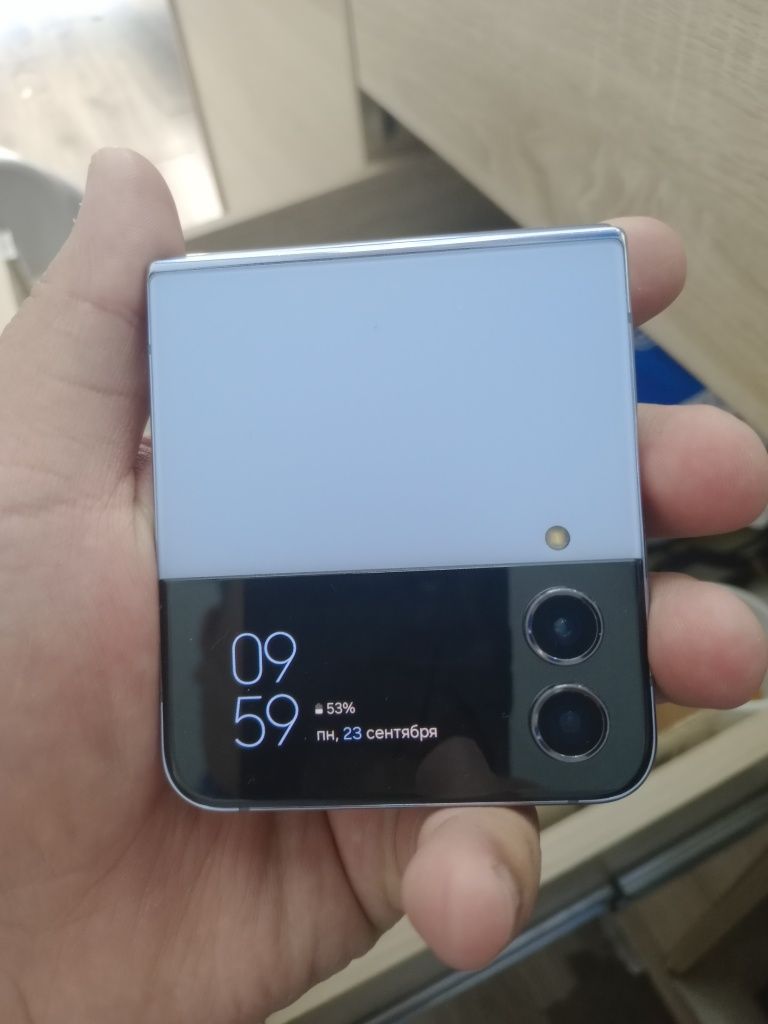 Samsung flip 4  ekran ketgan qolgan hamma joyi ishlaydi