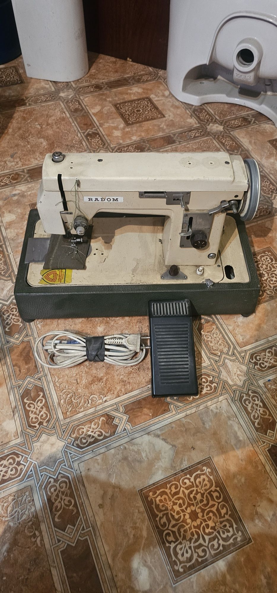 Продам швейную машинку