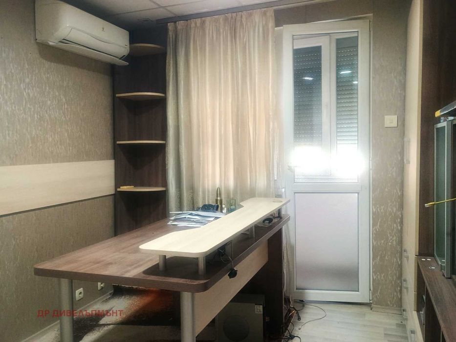 Продава 4-СТАЕН
град София, Оборище