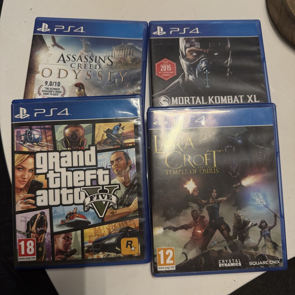 Продавам PlayStation 4