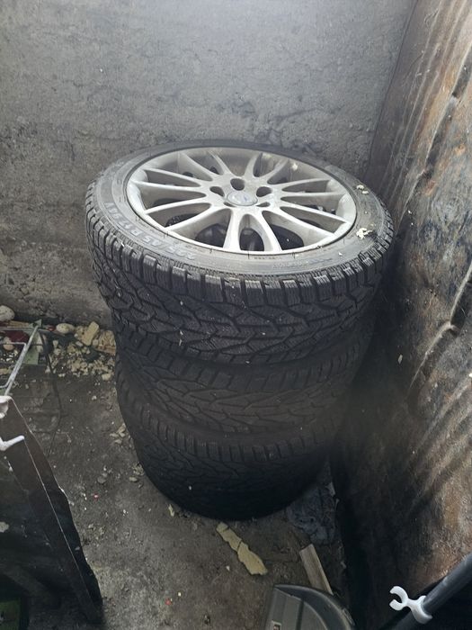 Зимни гуми с джанти  волво 17