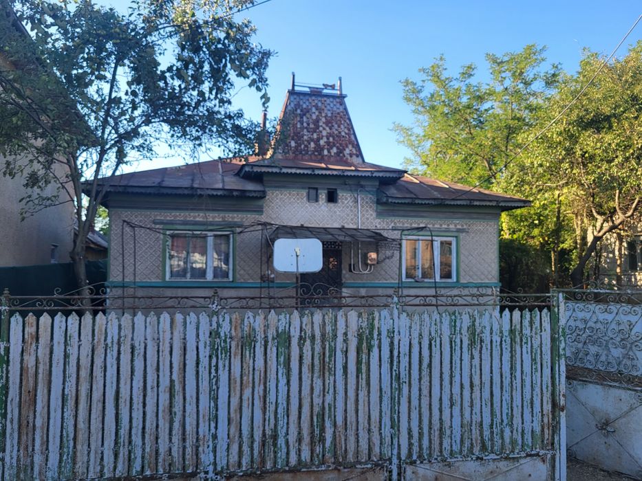 De vanzare casa batraneasca + teren 1230 mp