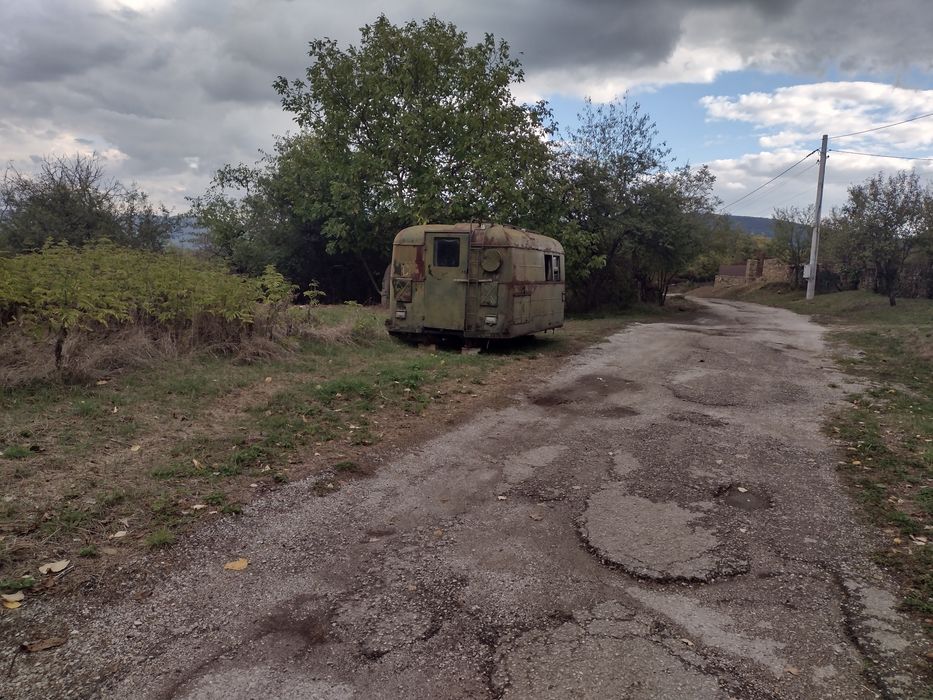 Продавам военен фургон