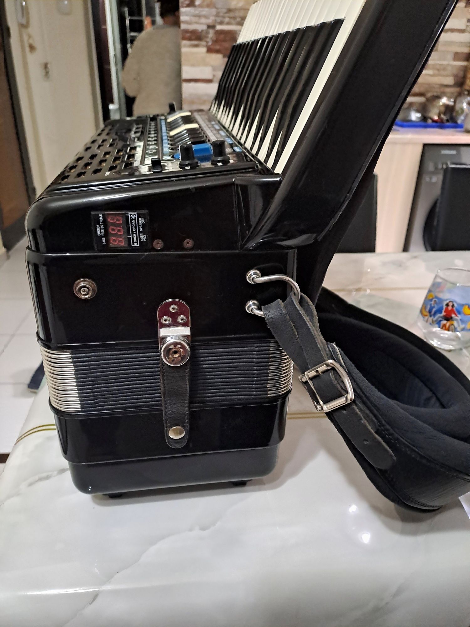 Vând acordeon Roland fr3x