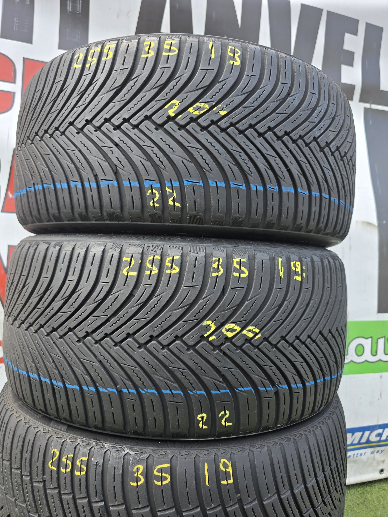 255.35.19 2x maxxis 2x pirelli m+s